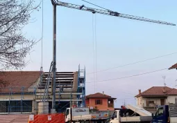 Aperto il cantiere dei lavori di manutenzione straordinaria ad una parte del tetto del magazzino comunale della zona Capannoni  che ospiterà la nuova sede della Protezione civile
